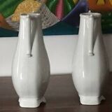Paire de vases à fleurs en porcelaine blanche