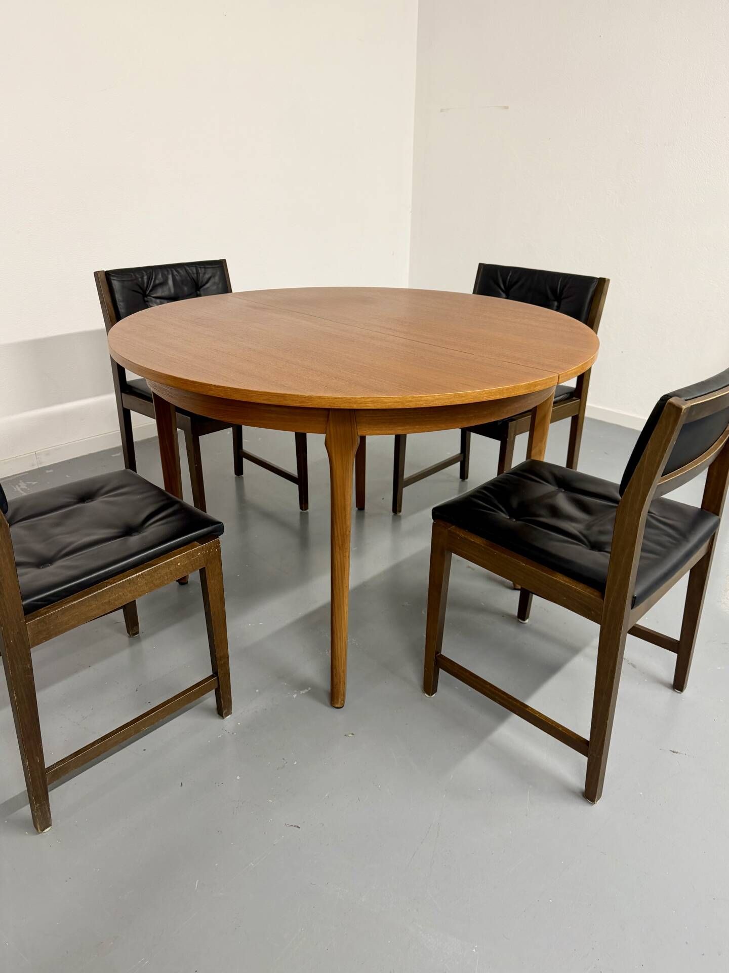Vintage teak extendable round dining table Scandinavian design 1960s