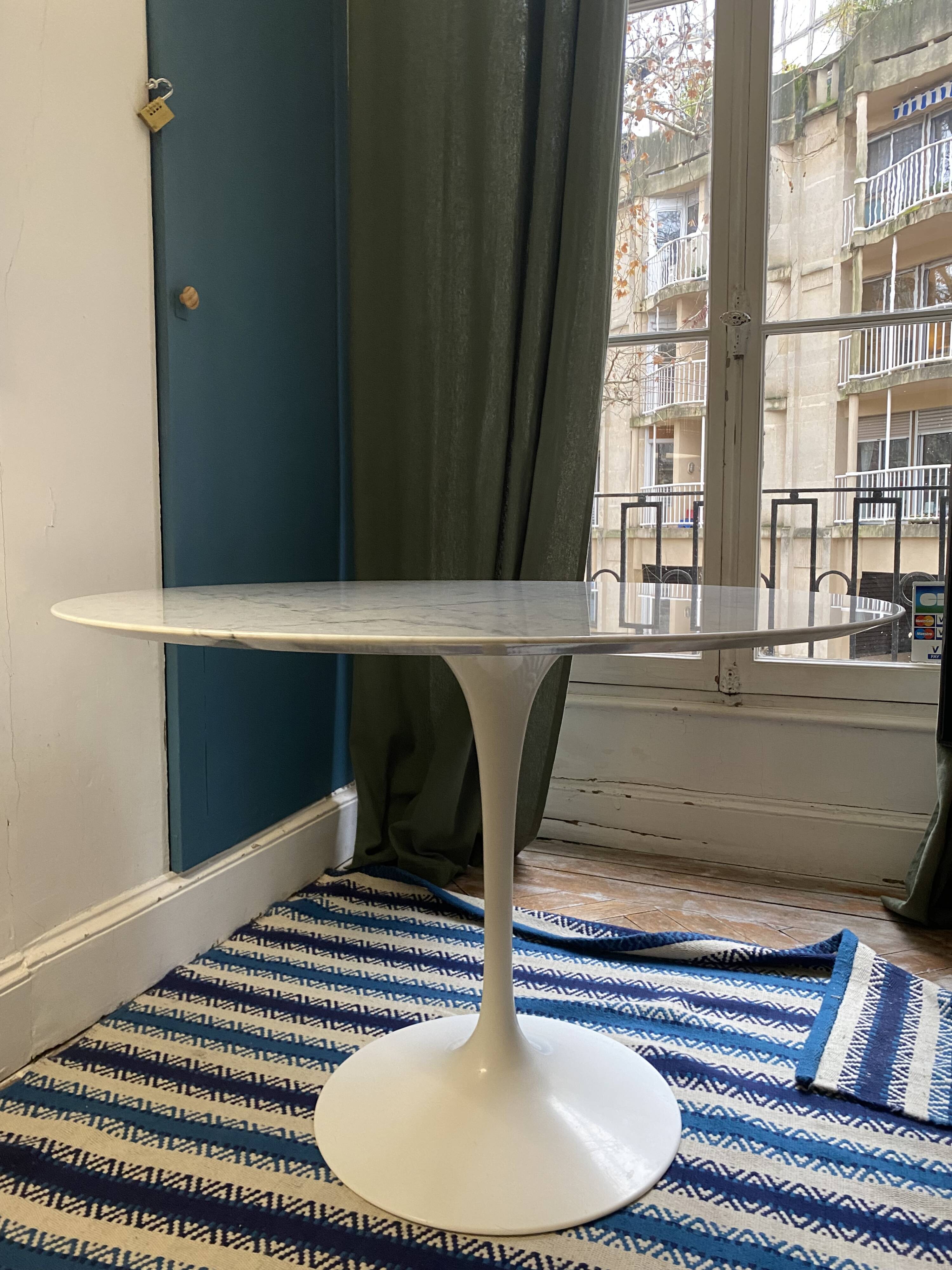 Saarinen table - KNOLL