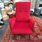 Vintage armchair in red fabric