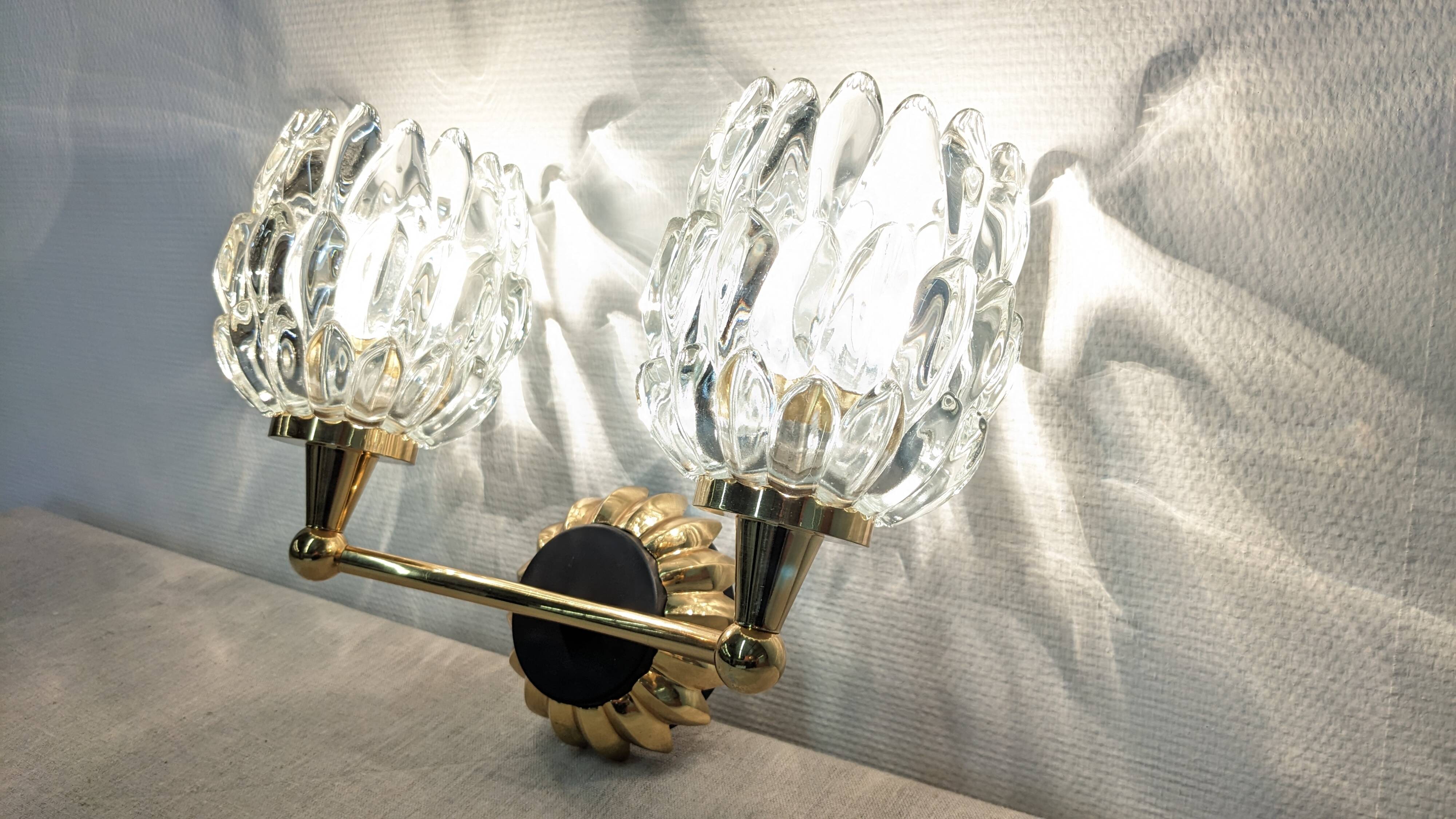 Set of 4 double Art Deco wall lights in Murano glass, France circa 1930.