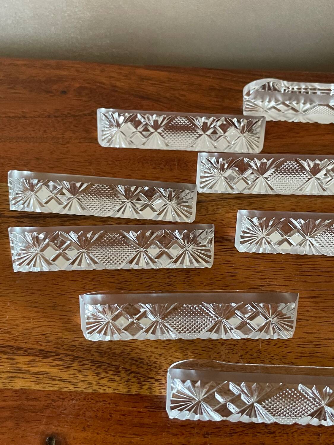 12 portes couteaux en verre taillé