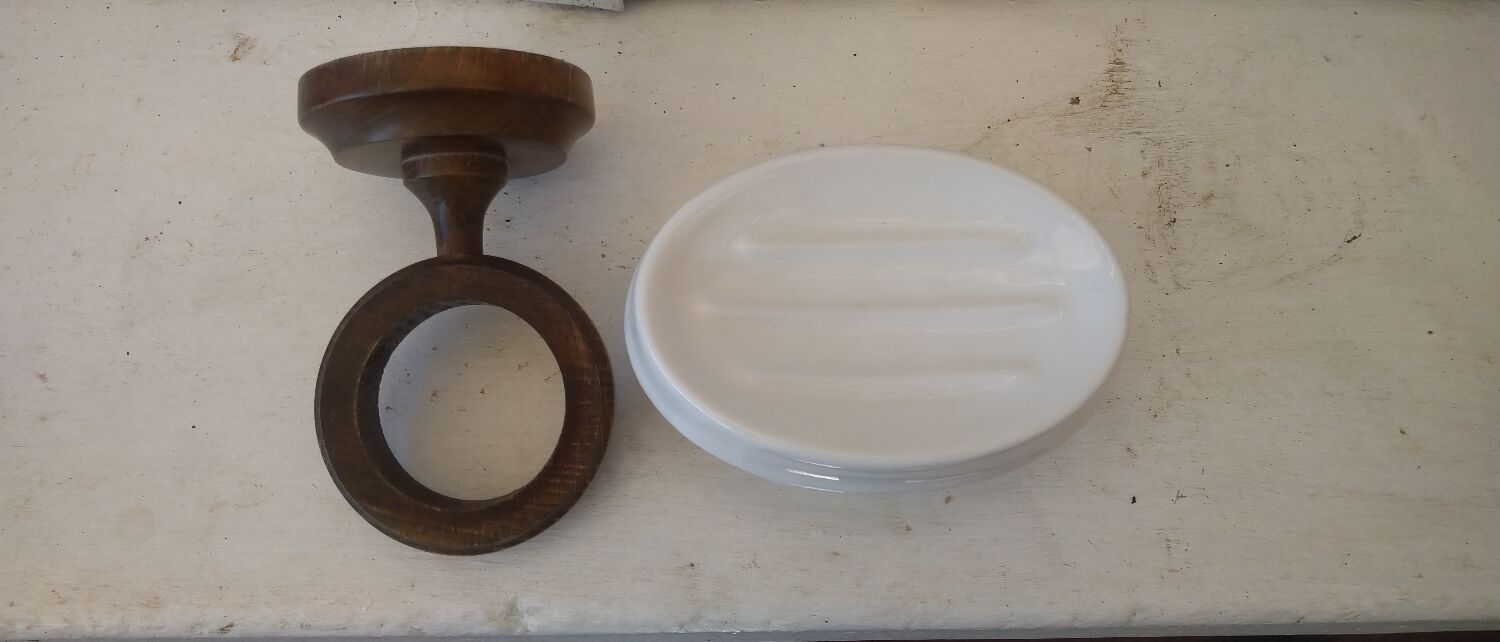 Porcelain soap holder and wooden wall mount