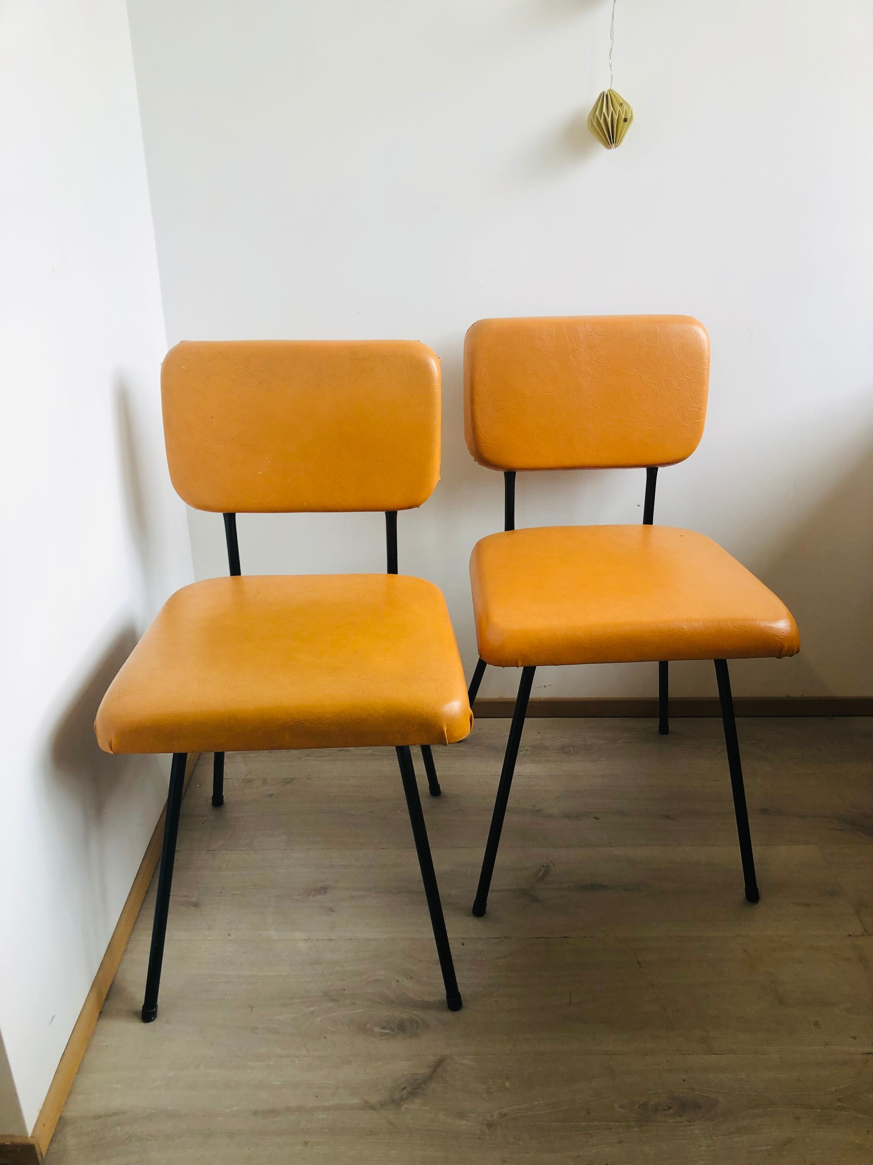 2 chaises airborne signées andré simard 1950