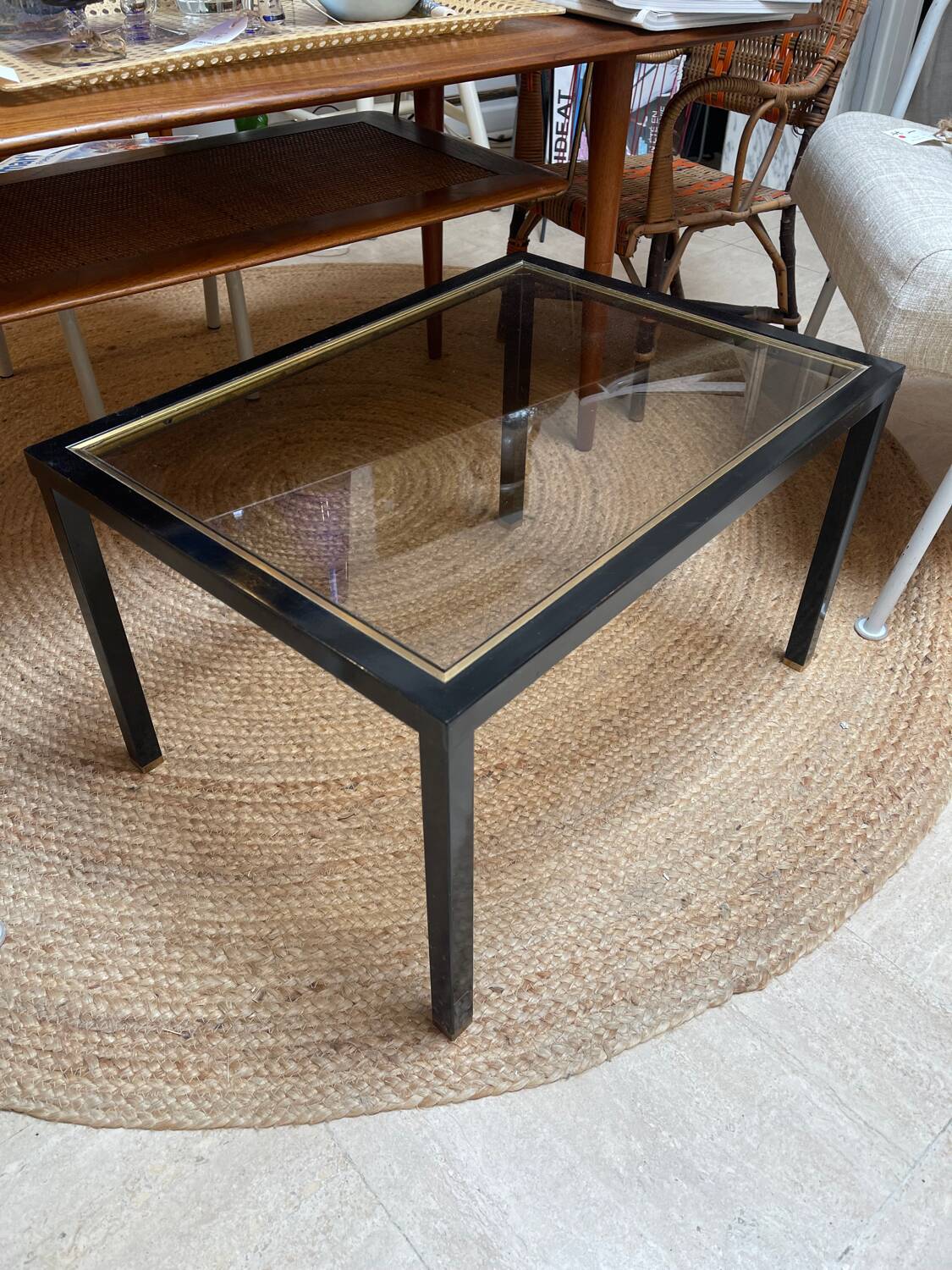 Table d’appoint verre et métal noir et or, 1970