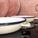 Duo of enamelled sheet metal frying pans