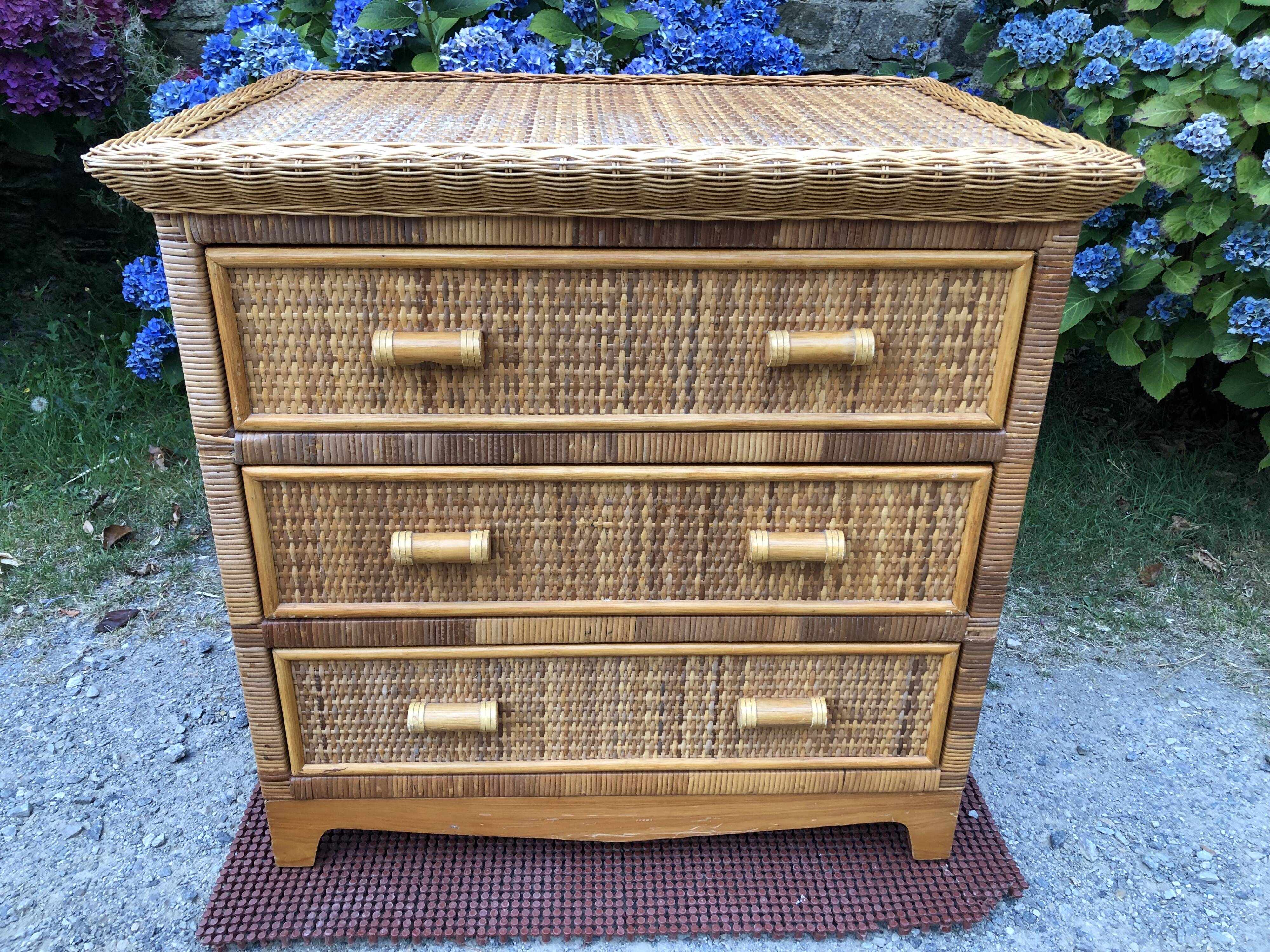 Vintage rattan chest of drawers has 3 drawers.