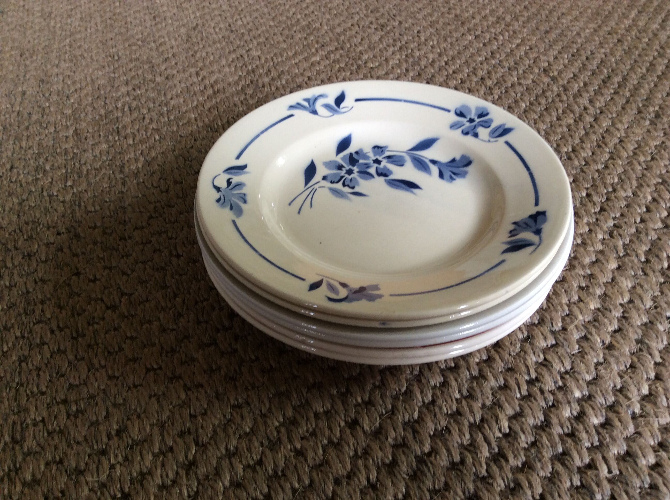 Set of 6 vintage dessert plates