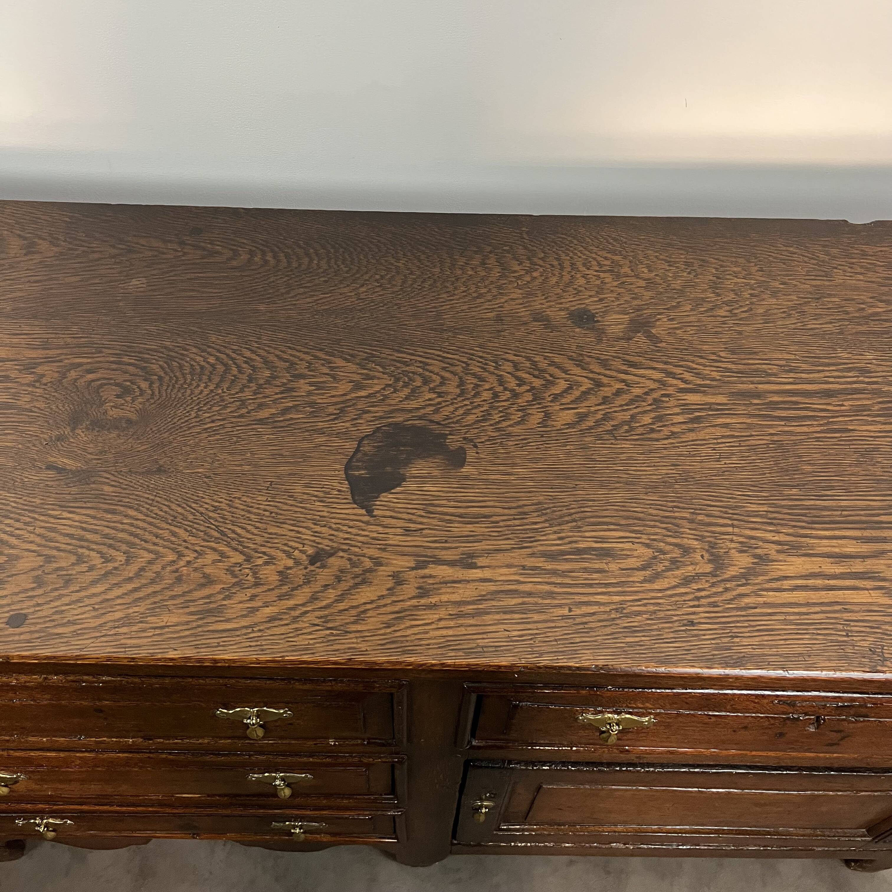 Large English sideboard, dresser, solid oak buffet George II 18th century.