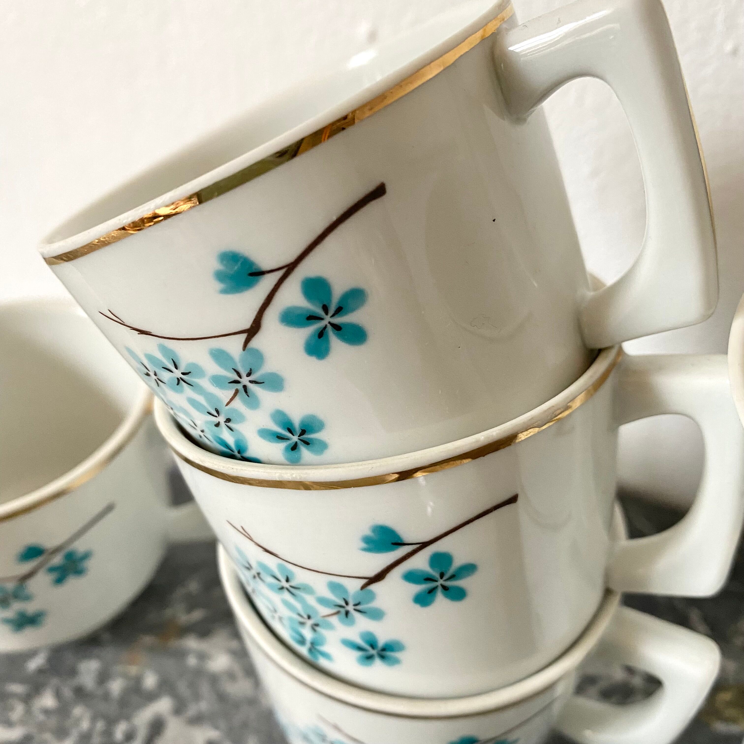 Set of 12 porcelain cups