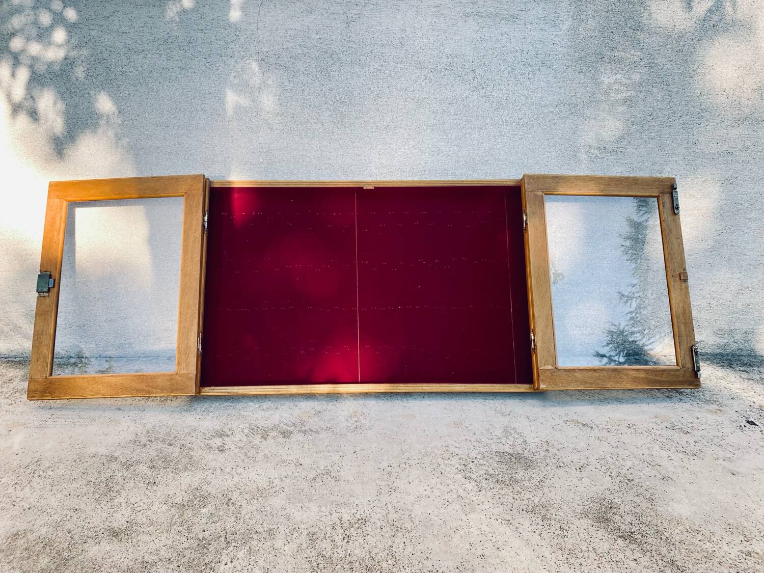 Wooden wall display cabinet with glass door