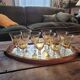 Lot de dix verres à pied ambrés gravés – années 1950