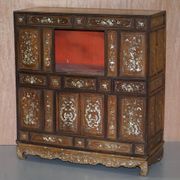 19th-century Chinese cabinet inlaid with mother-of-pearl
