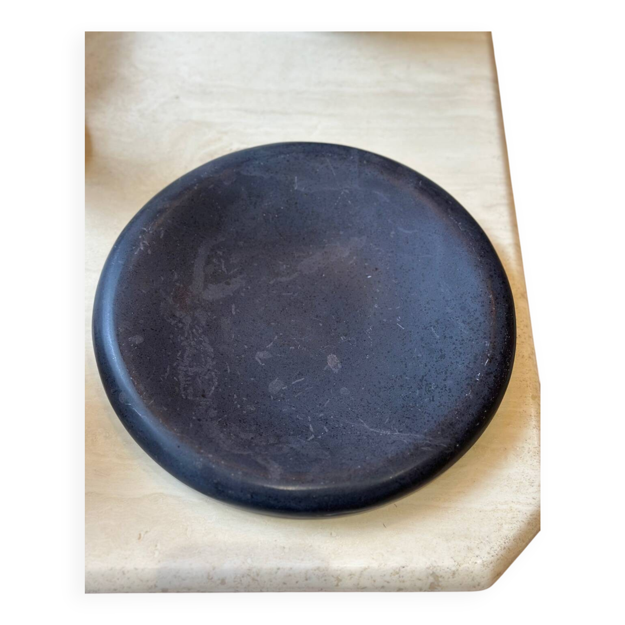 Plateau plat assiette donut en marbre noir poli  sculptural vintage vide po