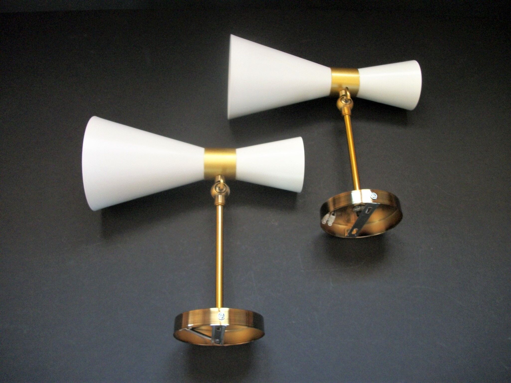 Pair of diabolo appliques