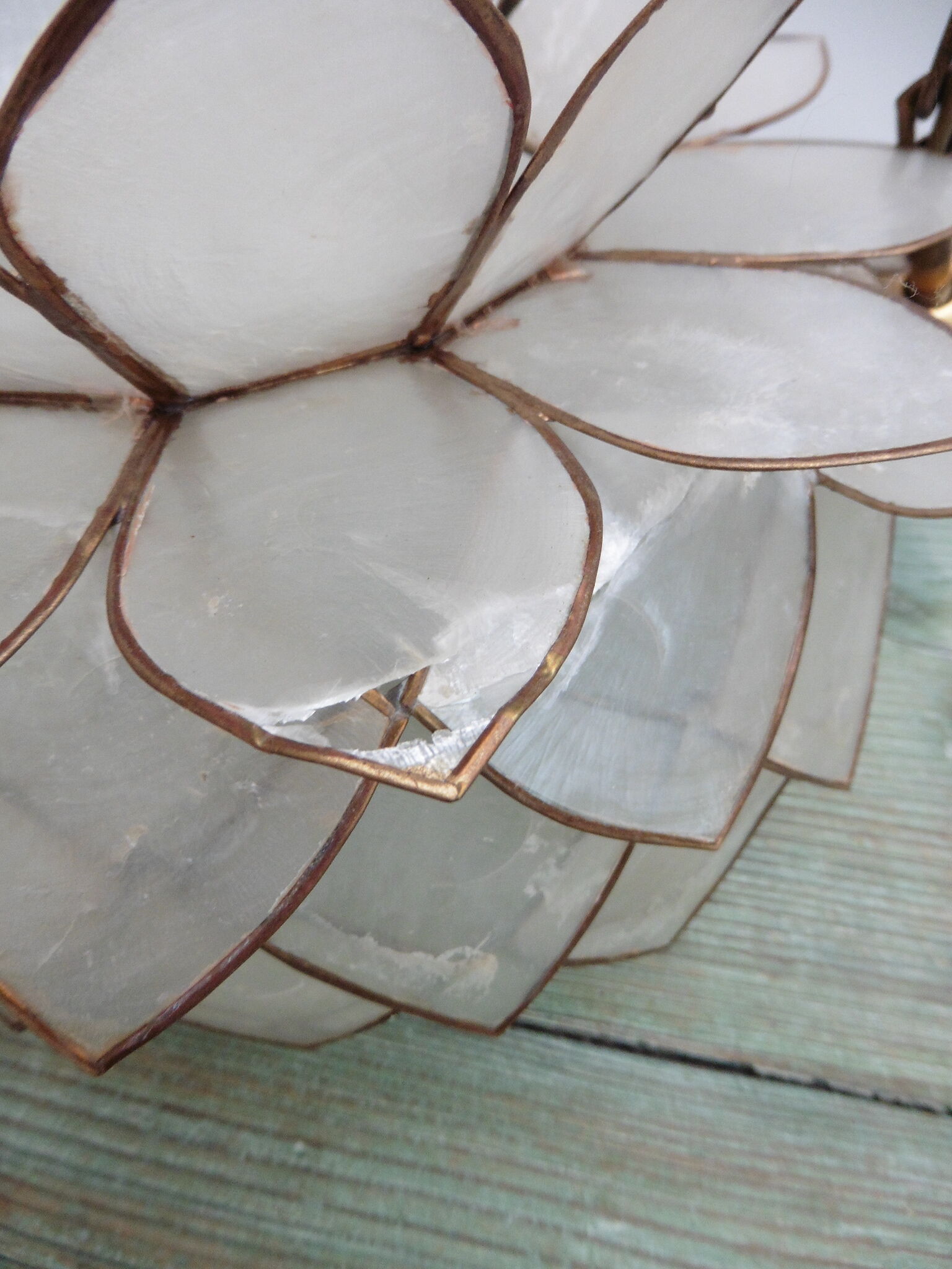 Hanging lamp in mother of pearl Capriz