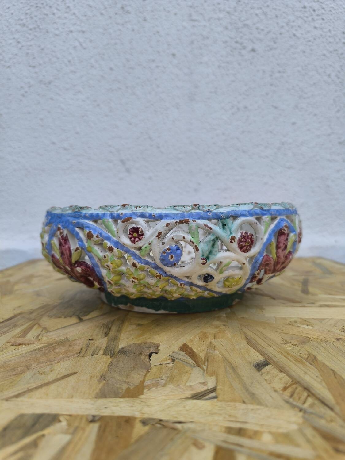Italian barbotine fruit bowl from the 1930s