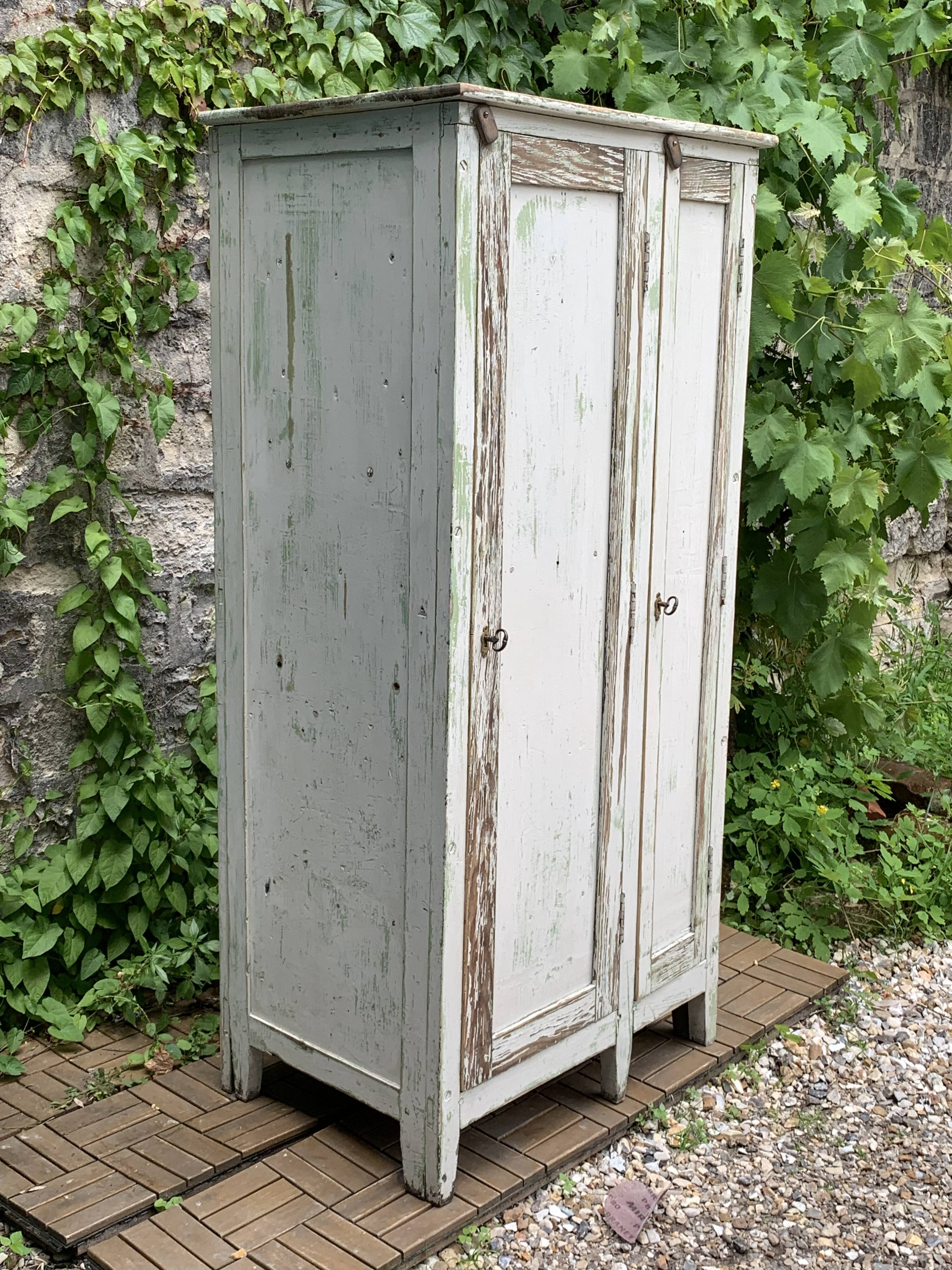 Parisian workshop cabinet 1940