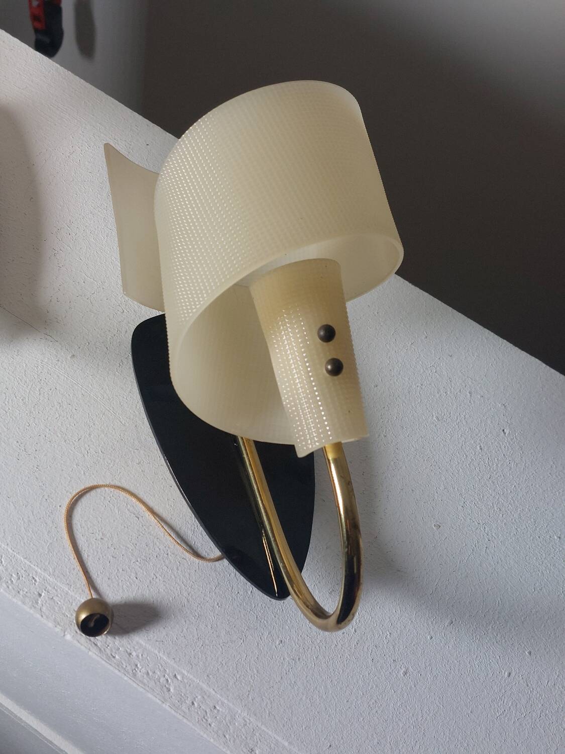 Pair of vintage wall lamps from the 1950s in brass.