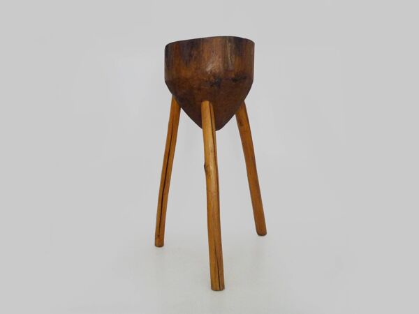Ancien Billot de boucher tripode en chêne, sellette, tabouret. Années 5O