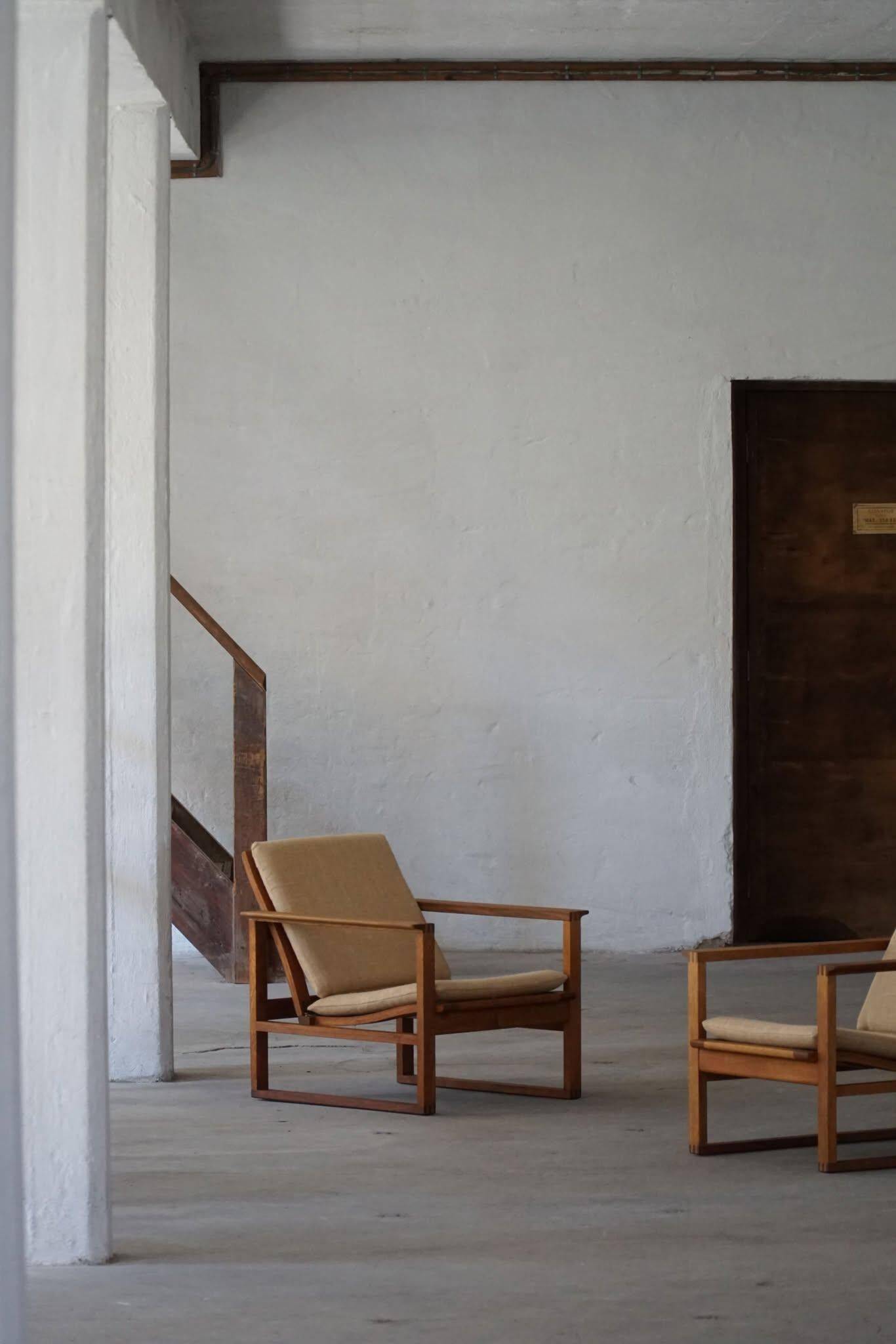 Børge Mogensen, a pair of BM2256 lounge chairs in oak and jute, Denmark, 1960s.