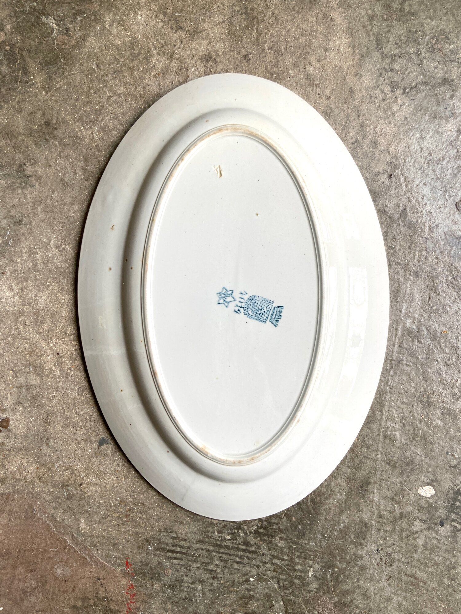 Oval dish St Amand & Hamage in iron earth