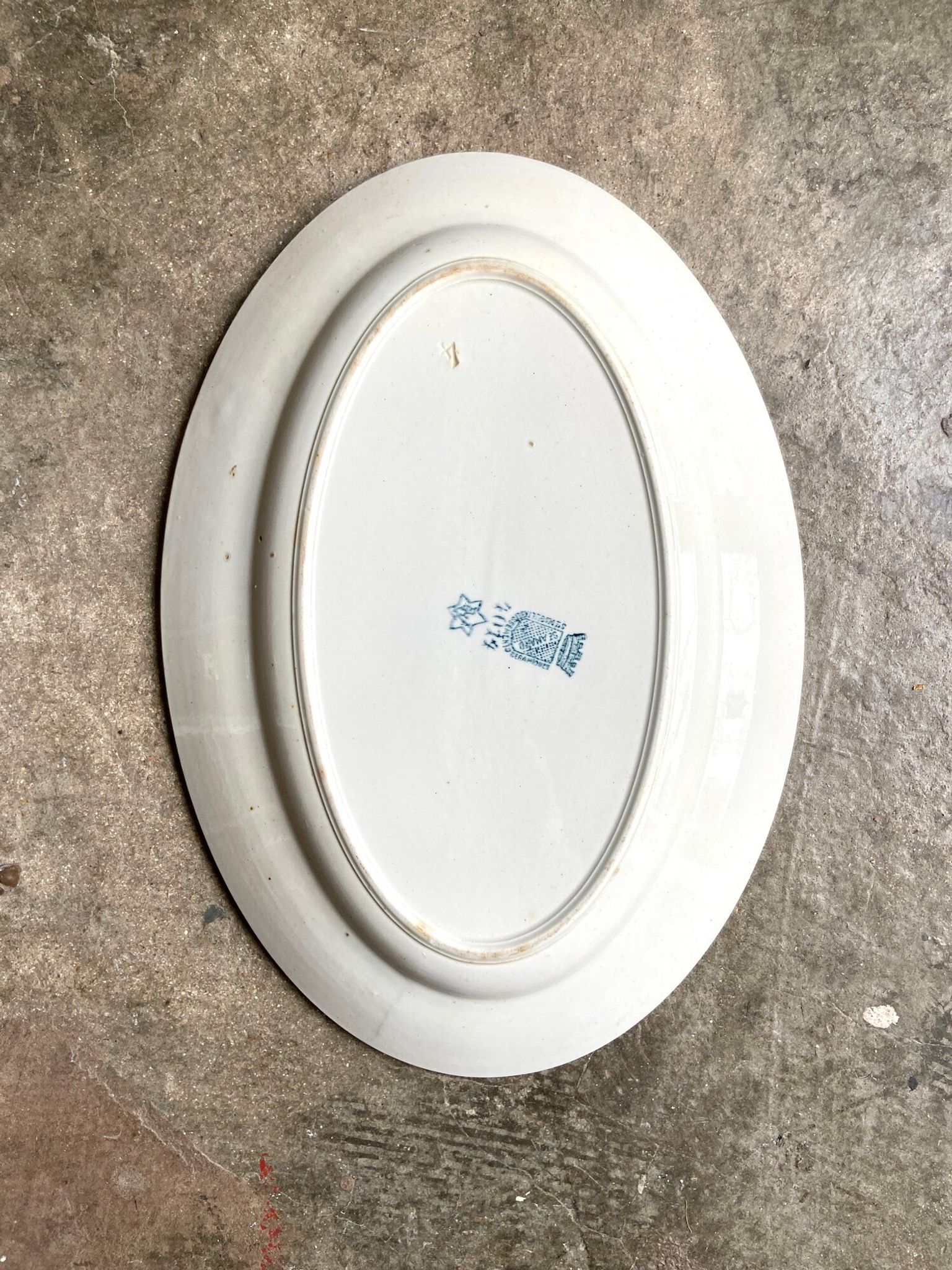 Oval dish St Amand & Hamage in iron earth