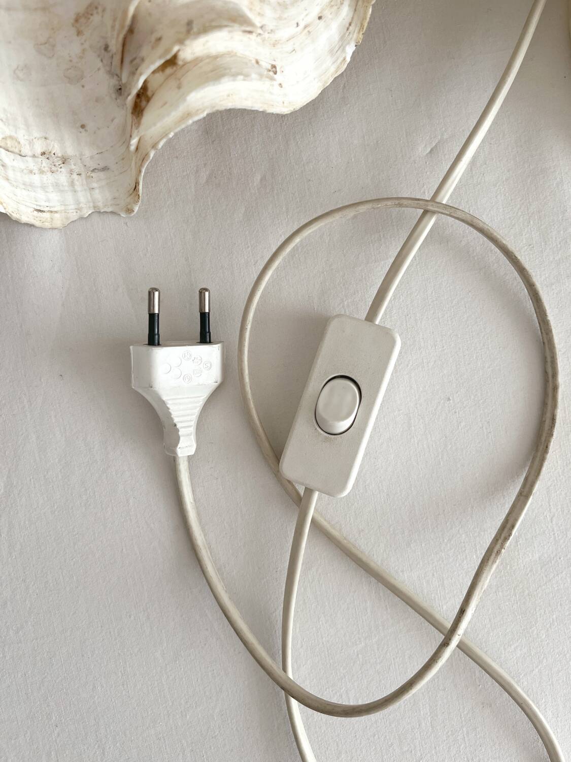 Vintage alabaster-style Medici vase table lamp in resin