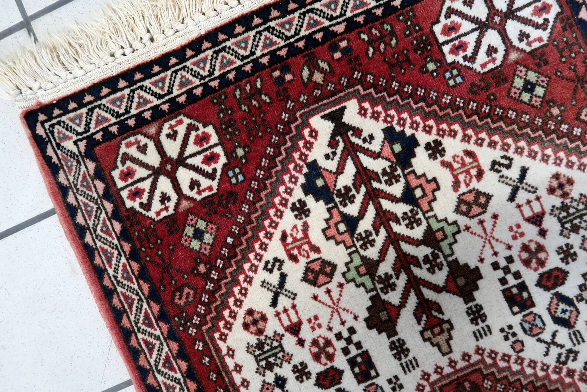 Handmade vintage Persian Gashkai rug 62cm x 105cm, 1960s