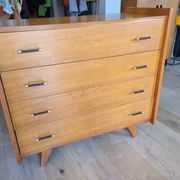 Very beautiful vintage chest of drawers.