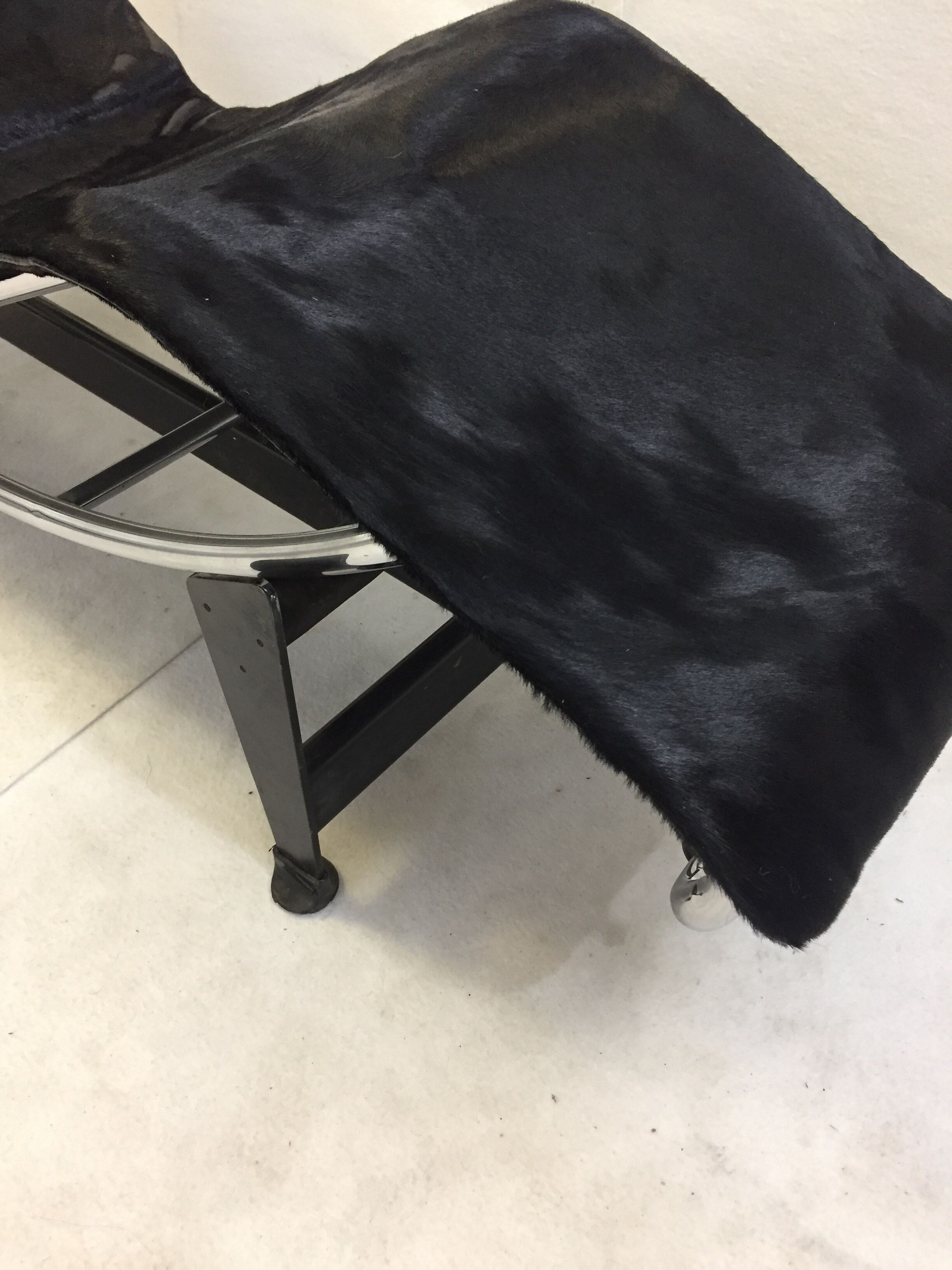 LC4 long chair in foal by Le Corbusier for Cassina