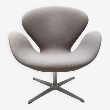 Swan armchair by Arne Jacobsen for Fritz Hansen