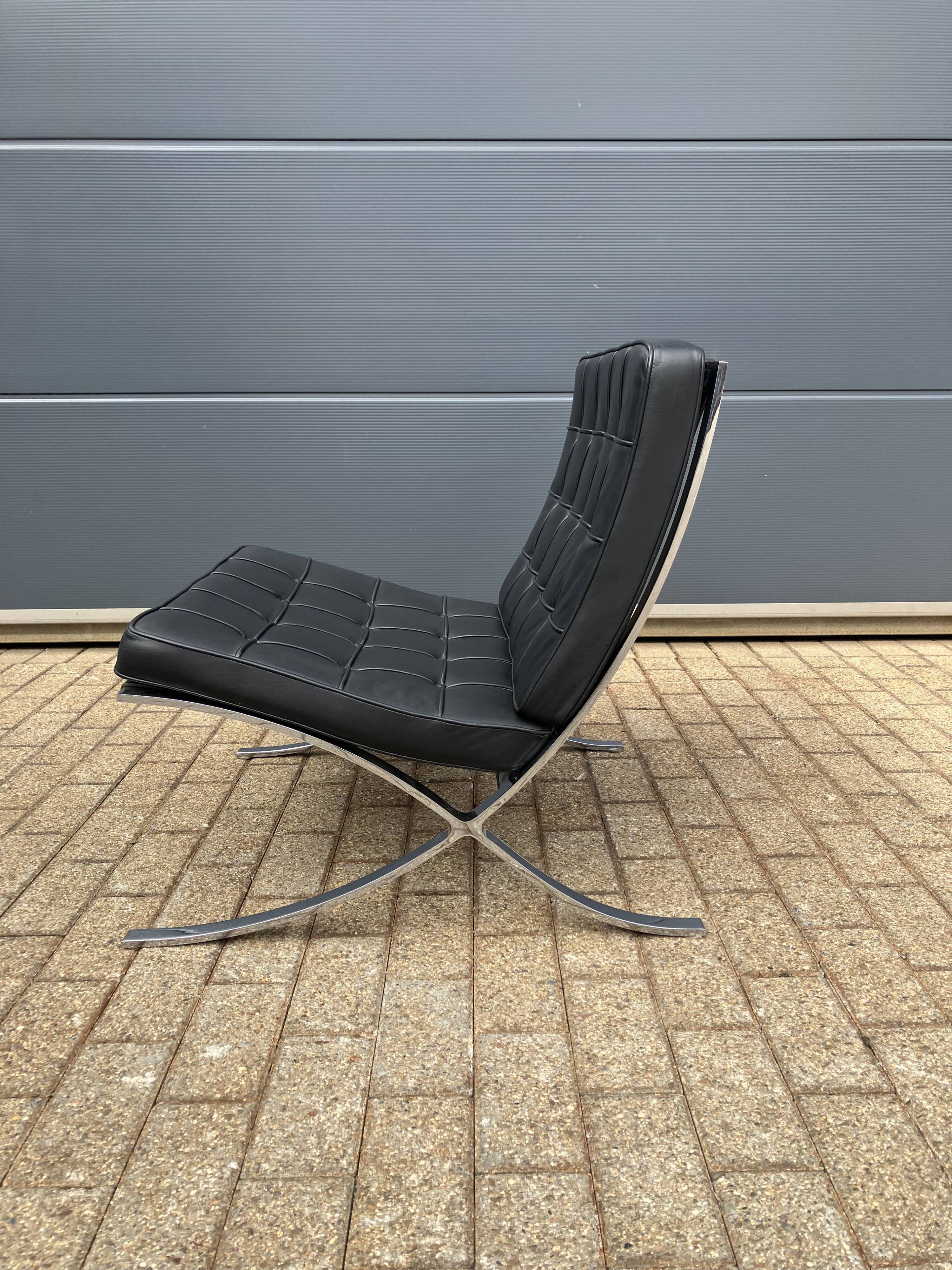 Originele Knoll Barcelona chair Mies Van Der Rohe , Zo goed als nieuw!!