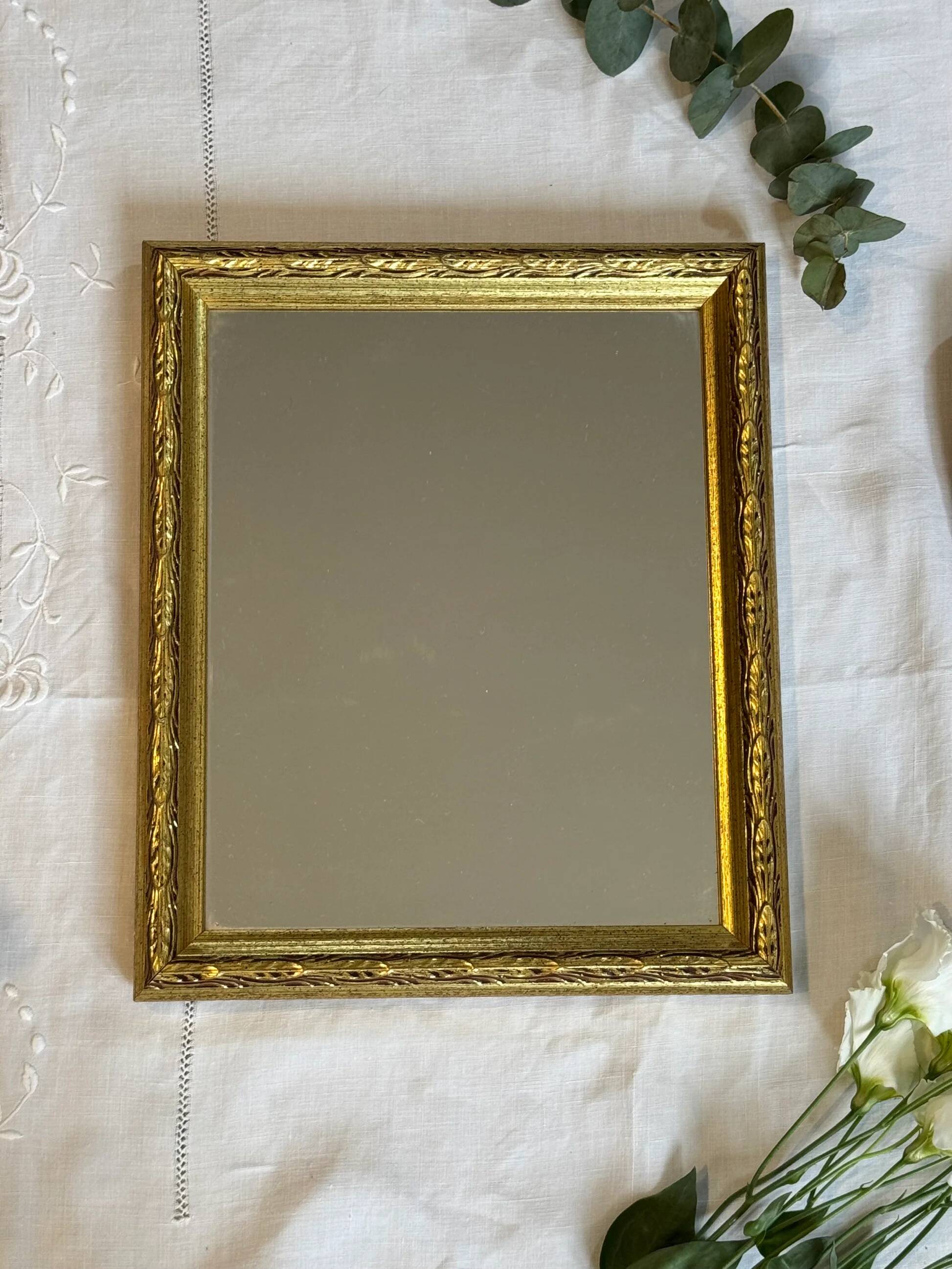 Miroir vintage doré en bois