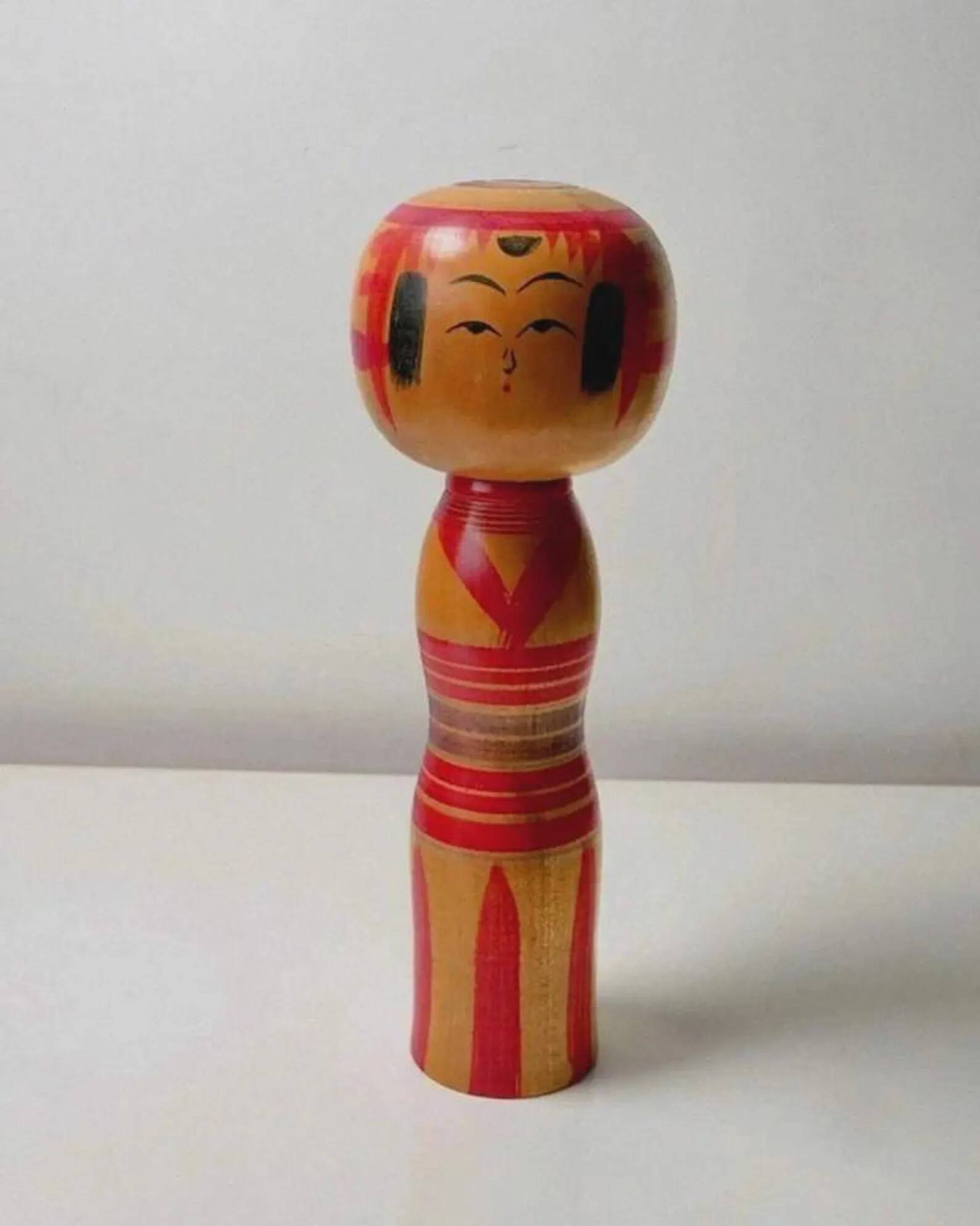 Vintage Japanese Kokeshi doll Naruko signed - Antique turned wood figurine craftsmanship Japan - Collectible item from the Showa period (1926–1989)