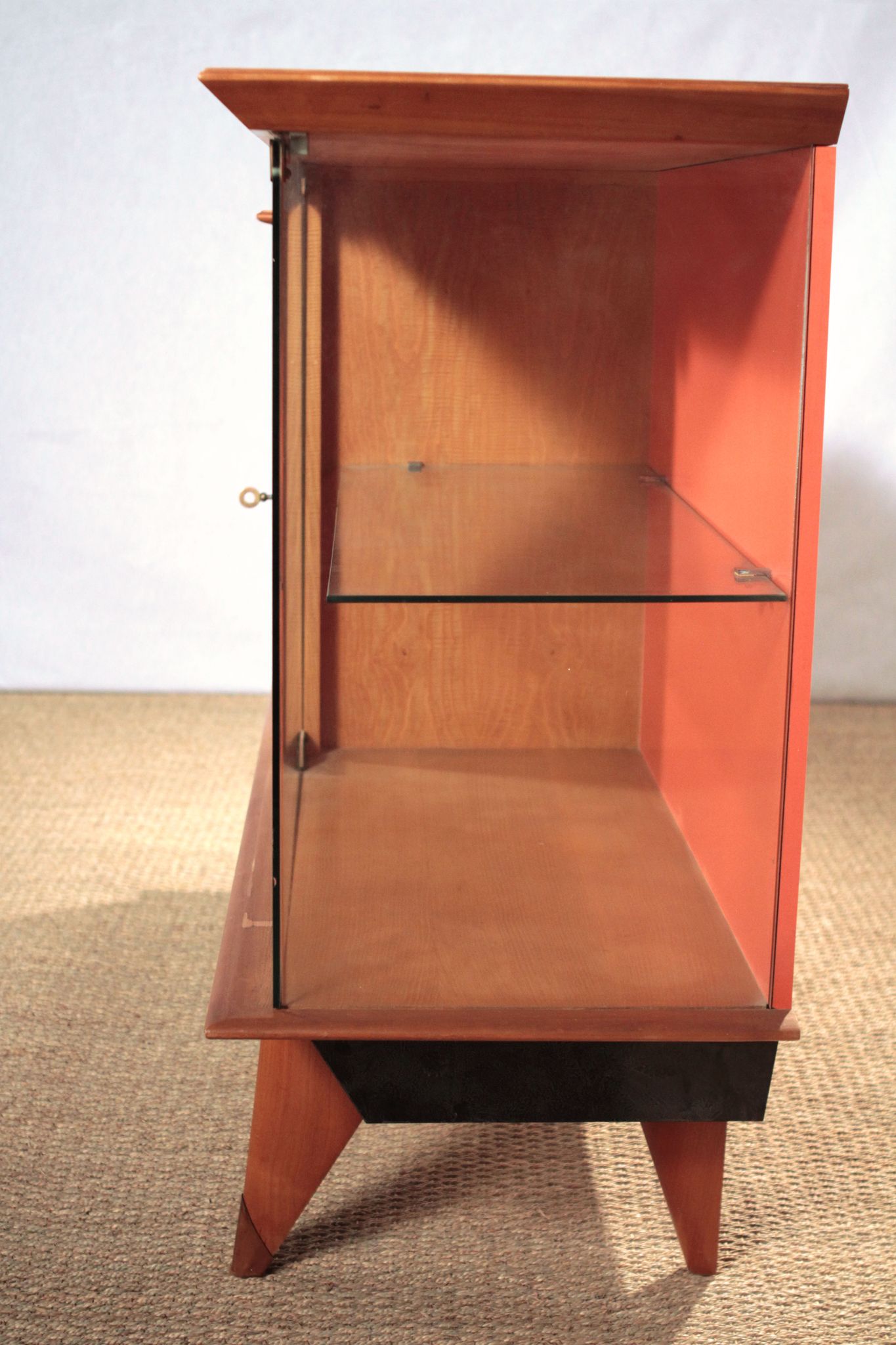 Buffet vaisselier en merisier clair vers 1950
