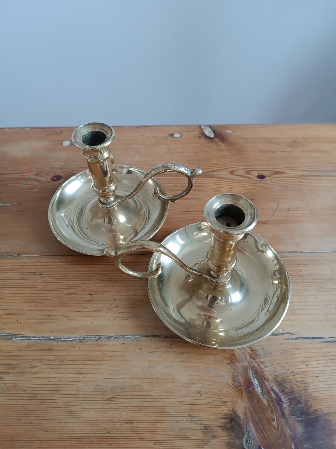 Duo of candlesticks 'cellar rat' in gilded brass