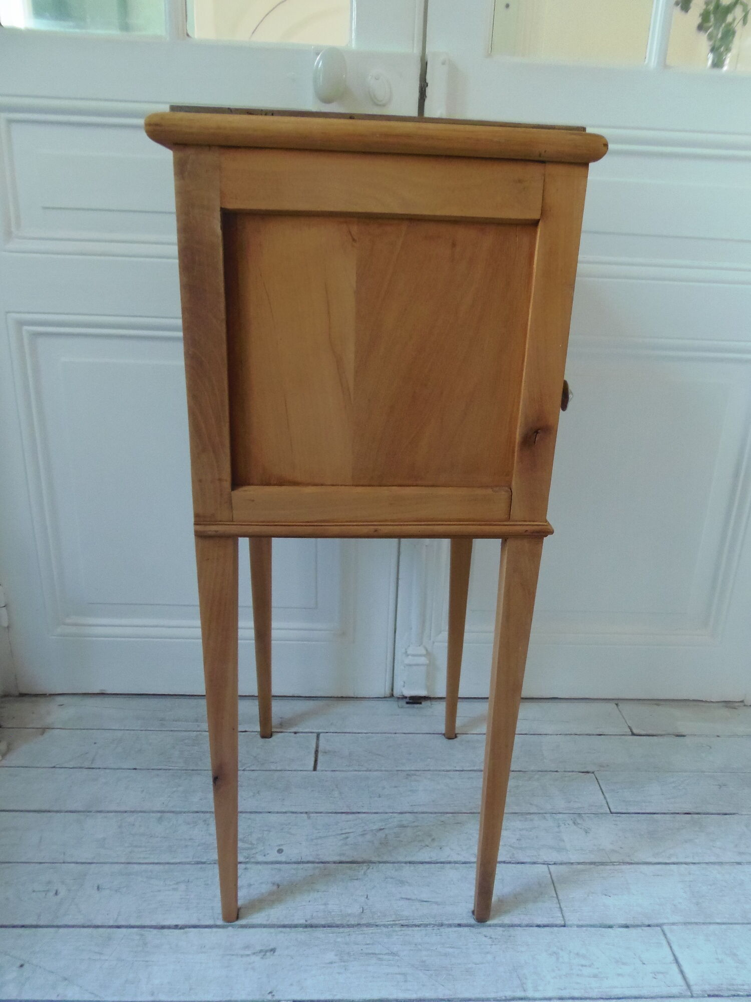 Bedside table of the years 1900