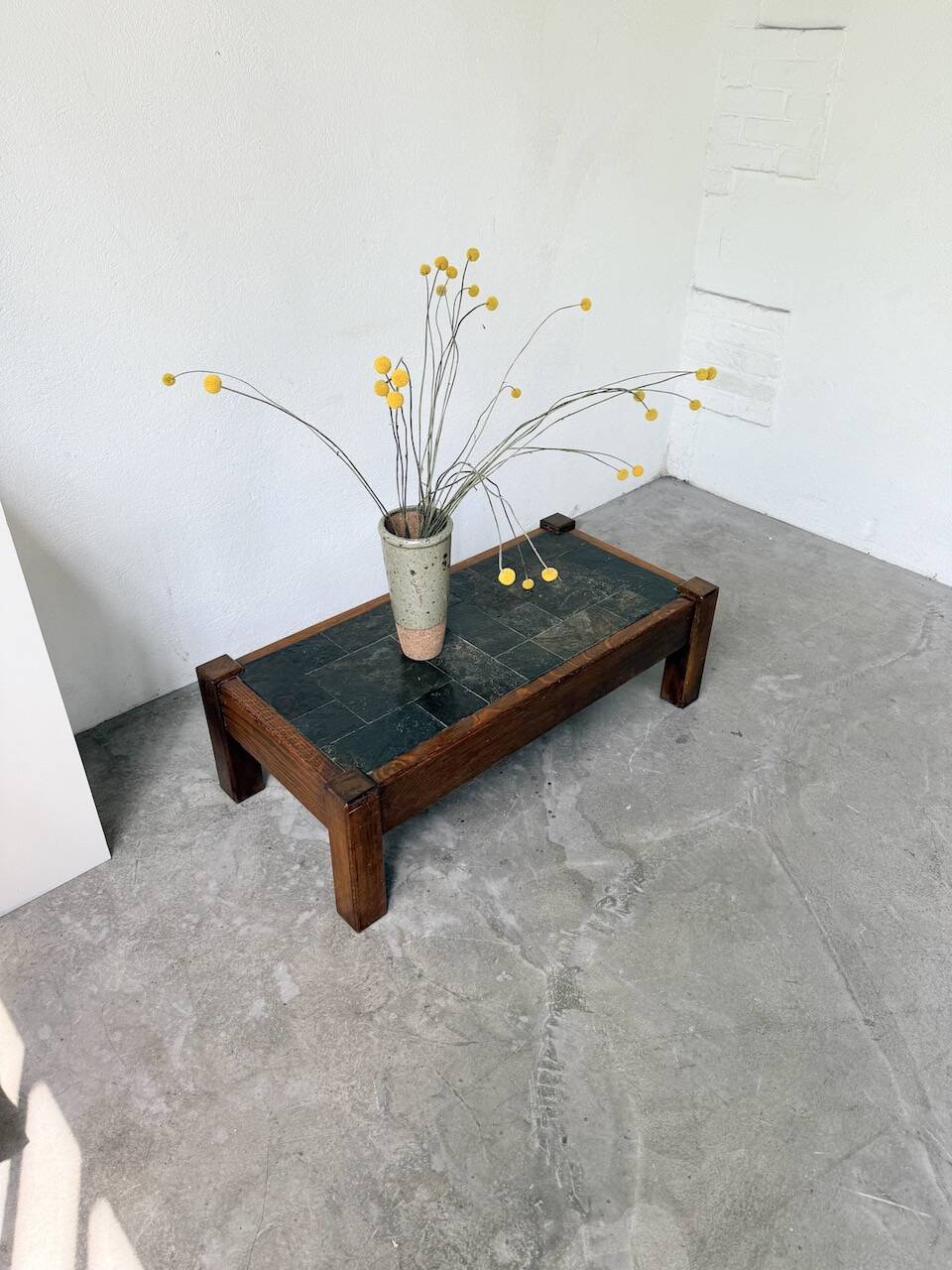 Table basse en chêne et ardoise 1950