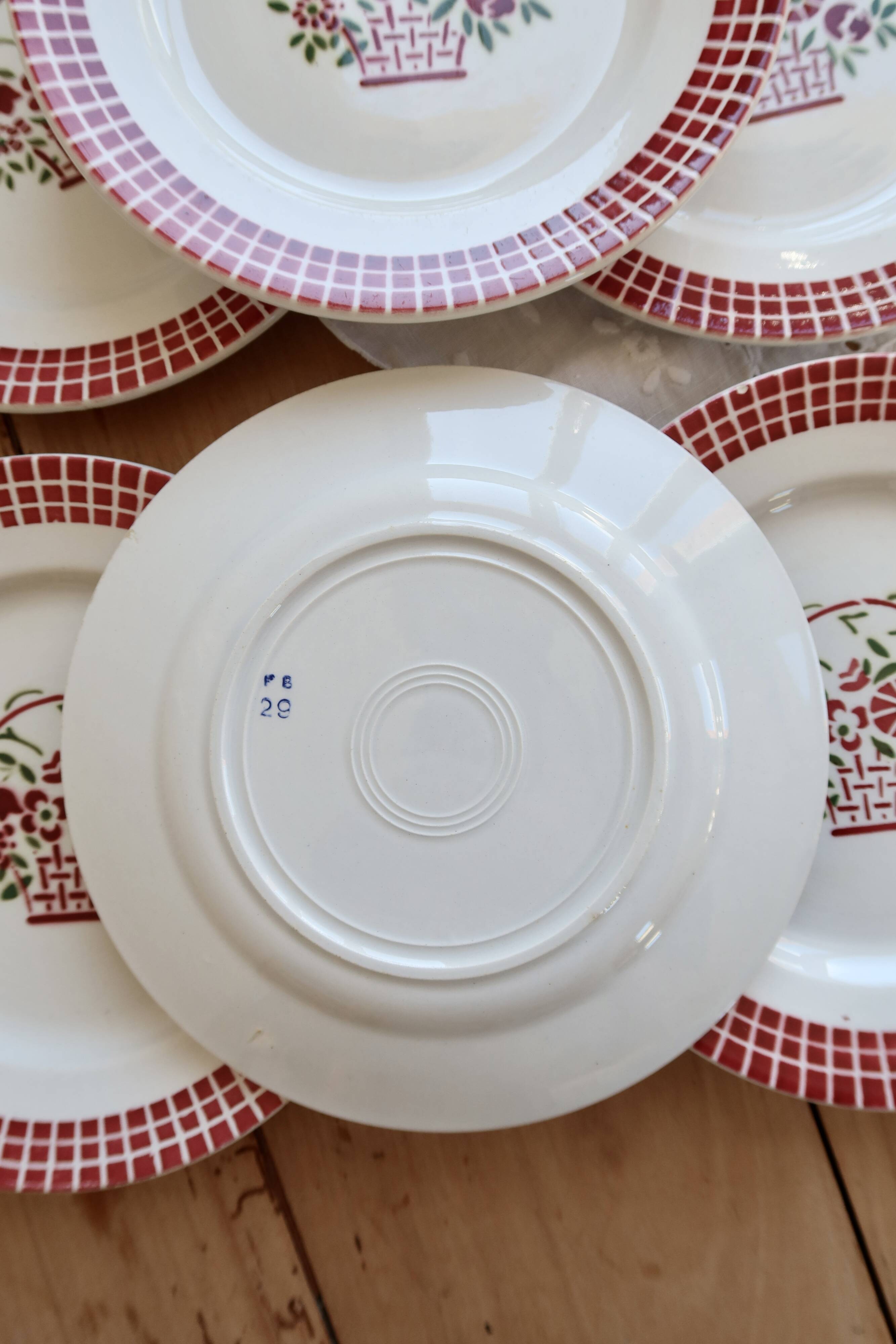 6 vintage dessert plates in Badonviller earthenware with floral decoration.