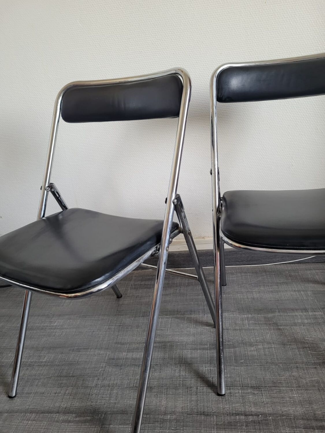 Paire de chaises pliantes skaï 70s