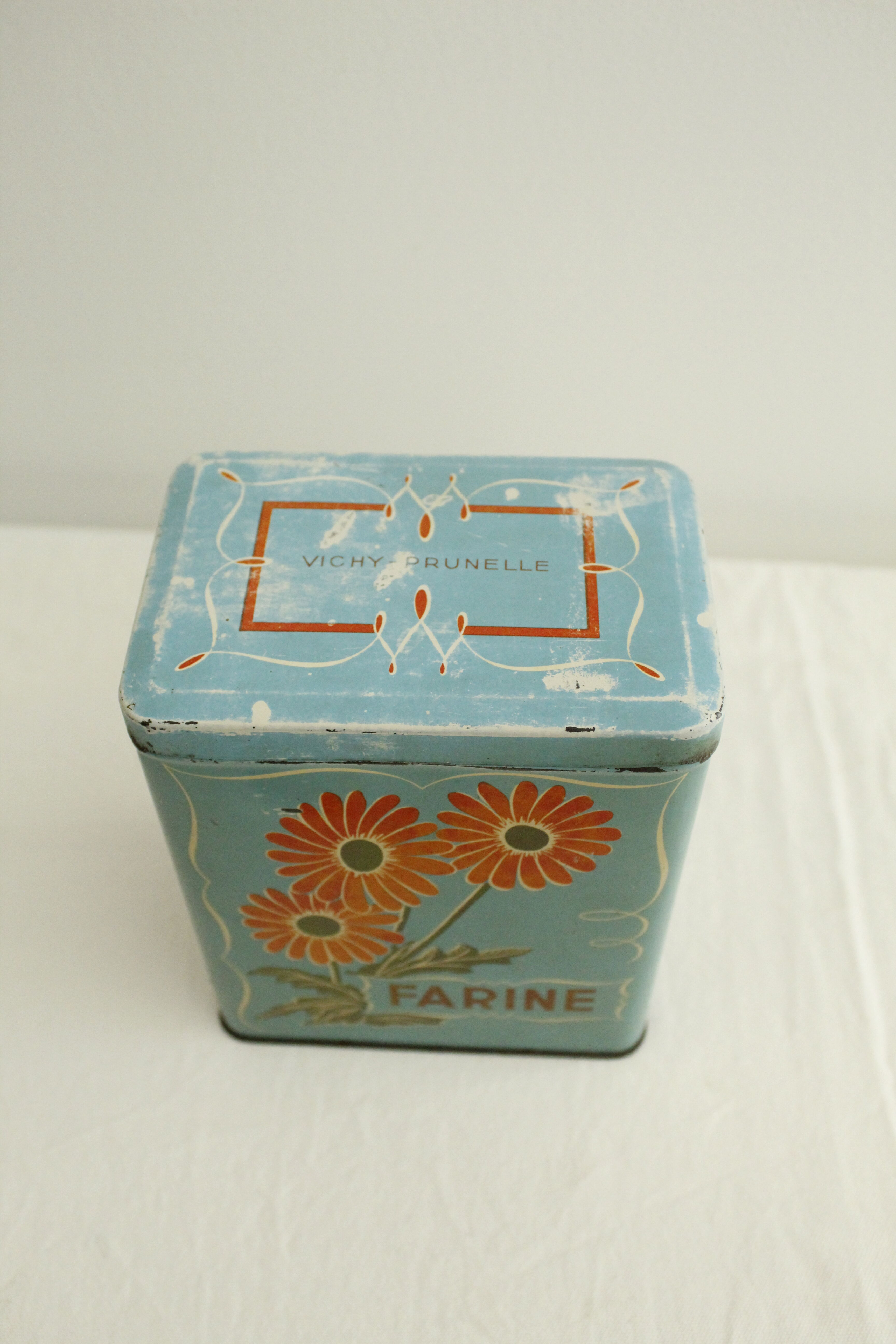Old metal box "Vichy-Prunelle"