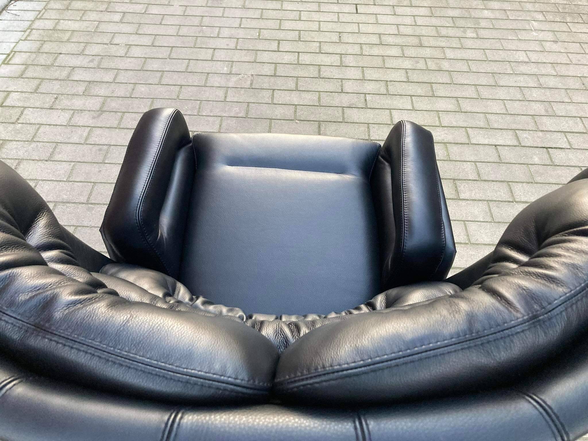 2x Joe Colombo Elda LONGHI Chair Black leather, White fiberglass