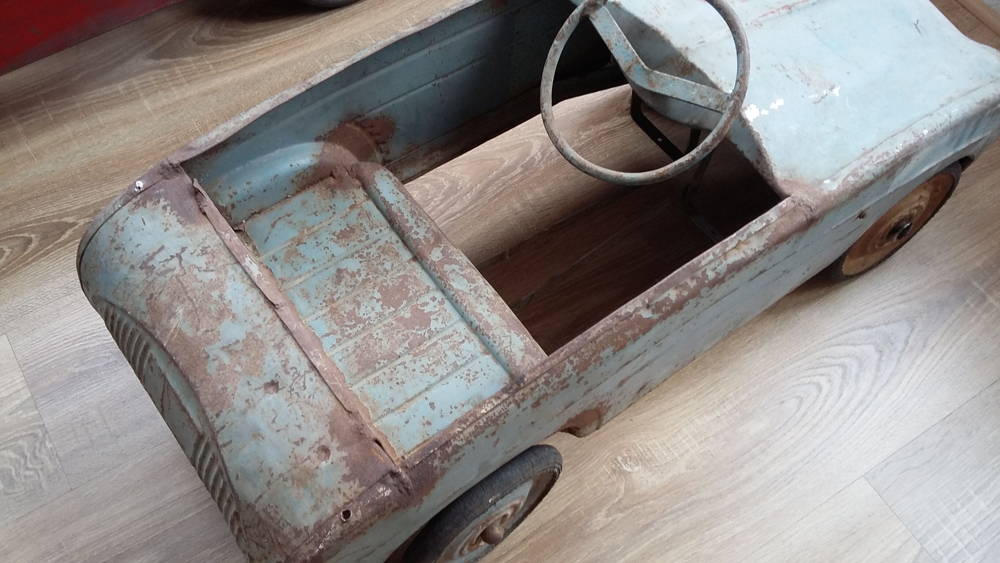 Voiture à pedales Dauphine des années 1960 Selency