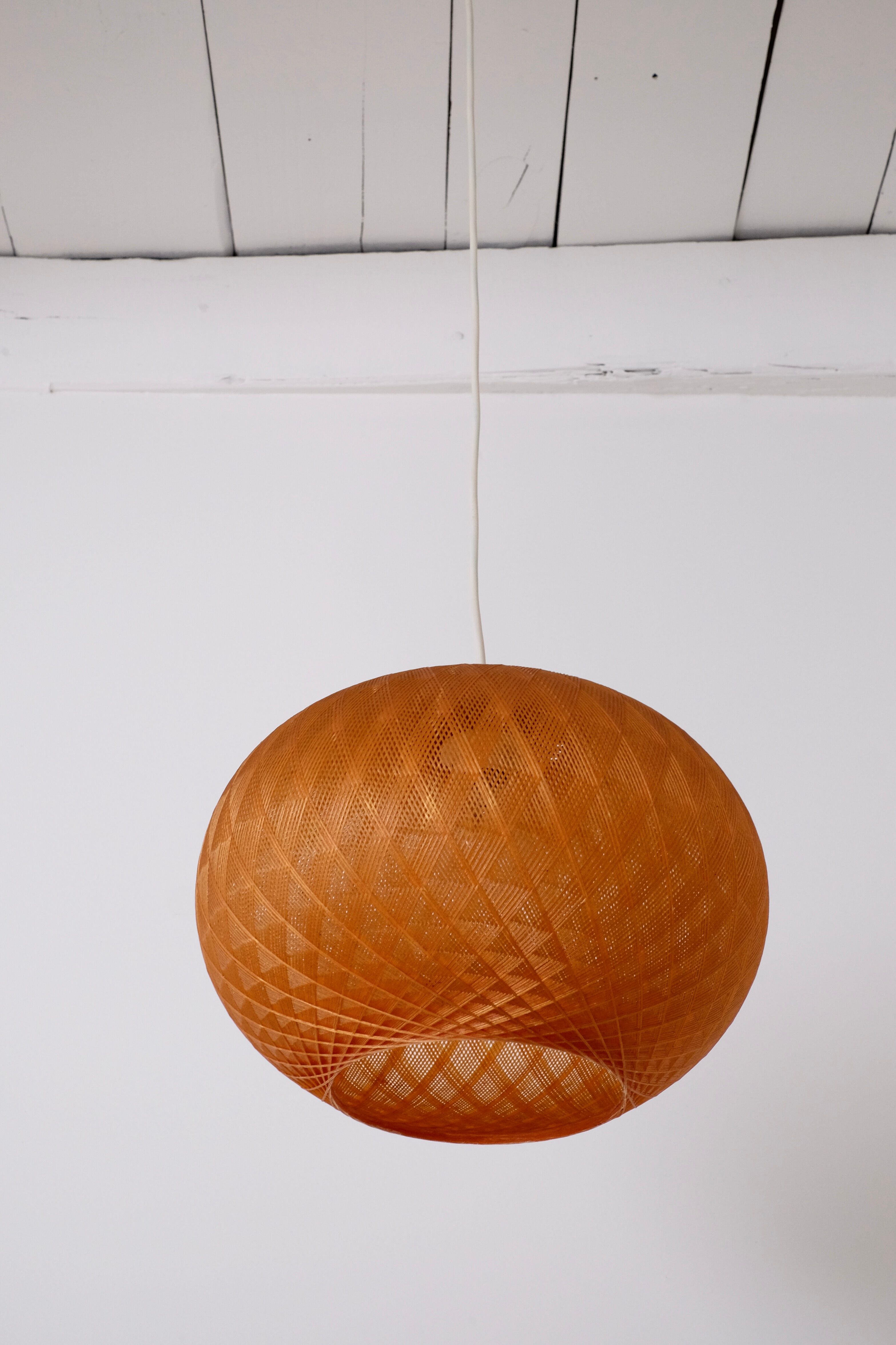 Suspension cocoon in nylon thread stretched thread rhodoïd