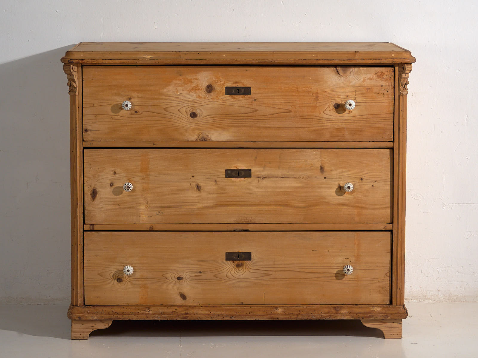 Large antique chest of drawers (circa 1920)
