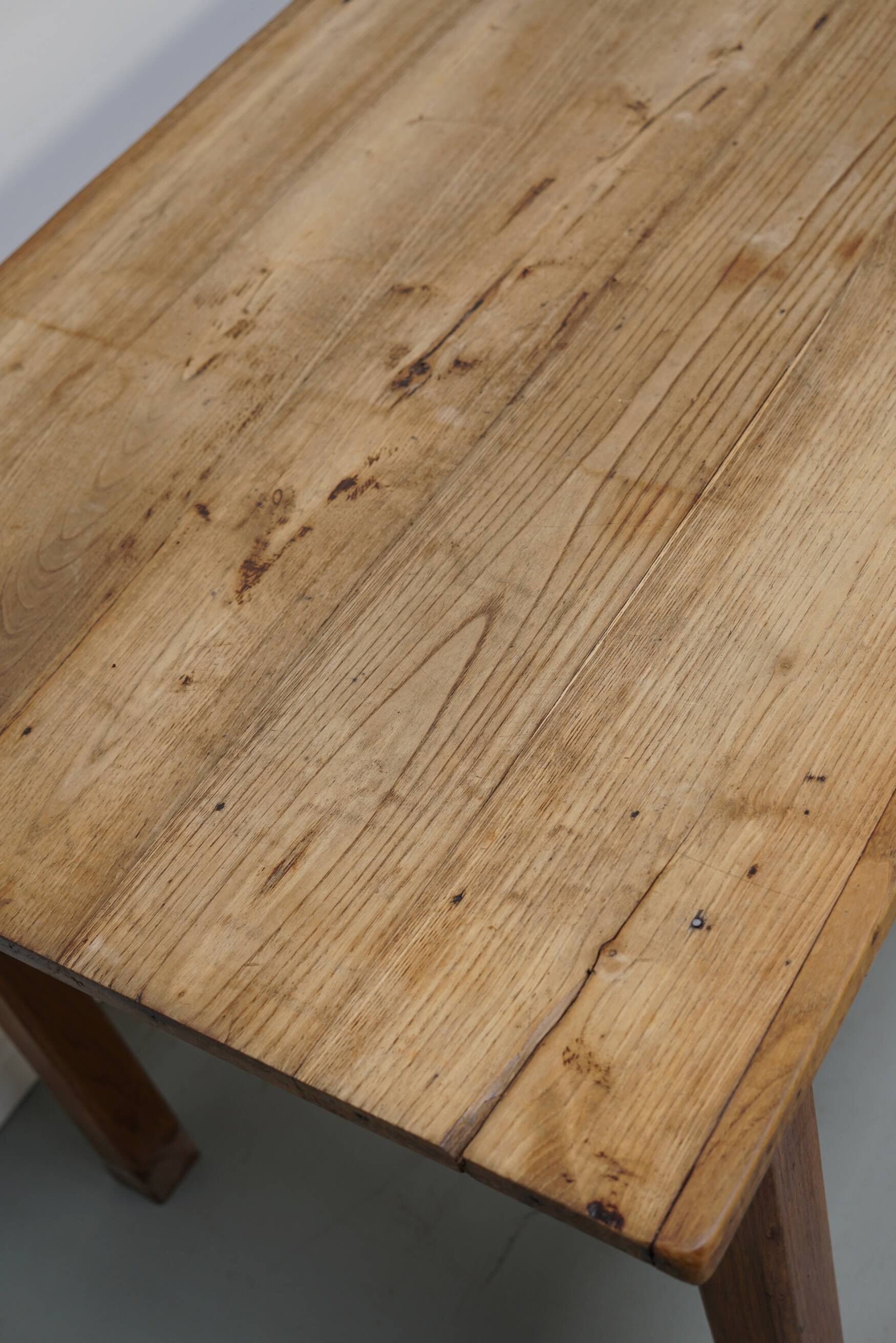 Table à manger rustique en chêne antique du début du 20e siècle.