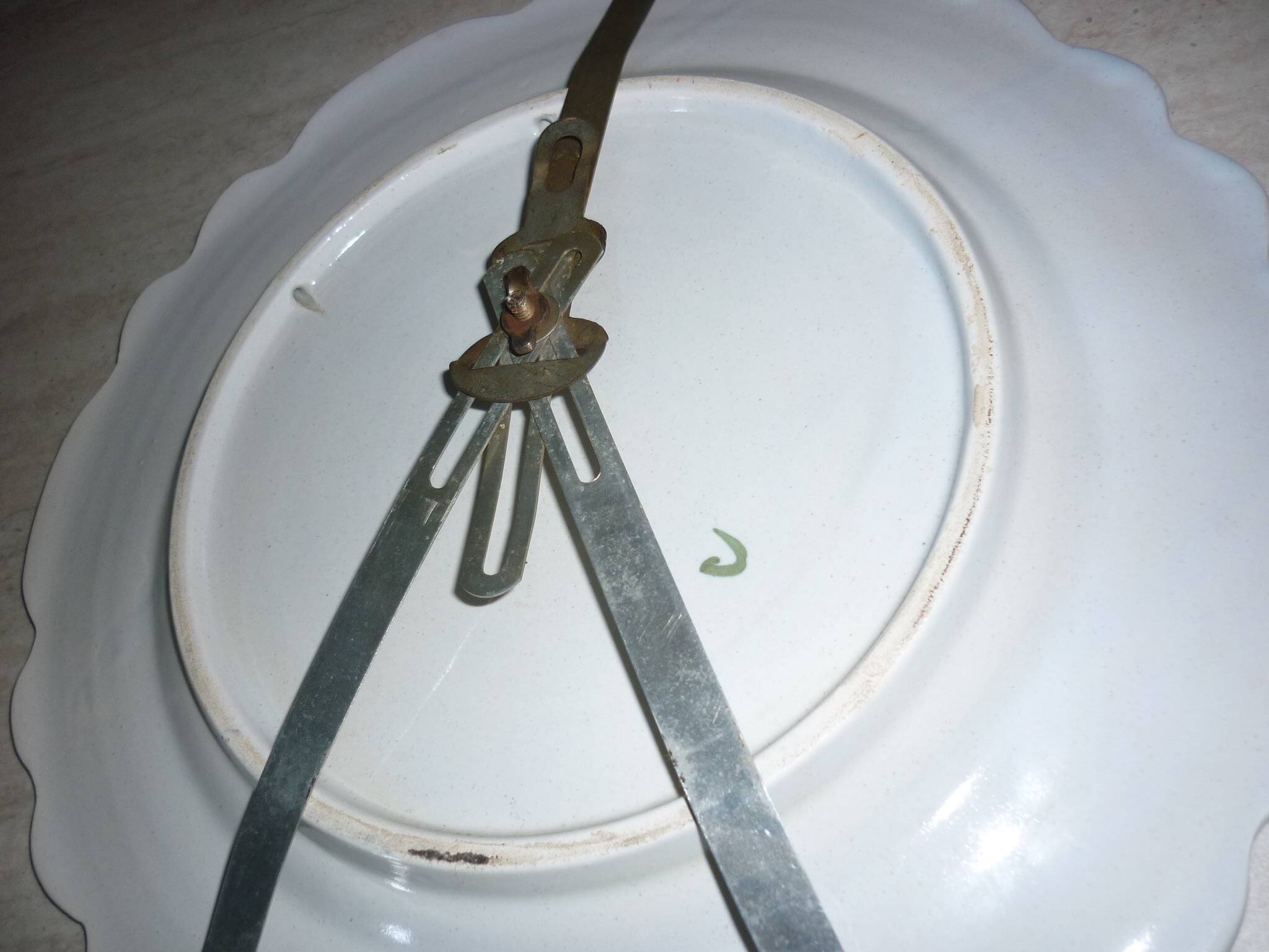 Decorative ceramic bird and cornucopia plate