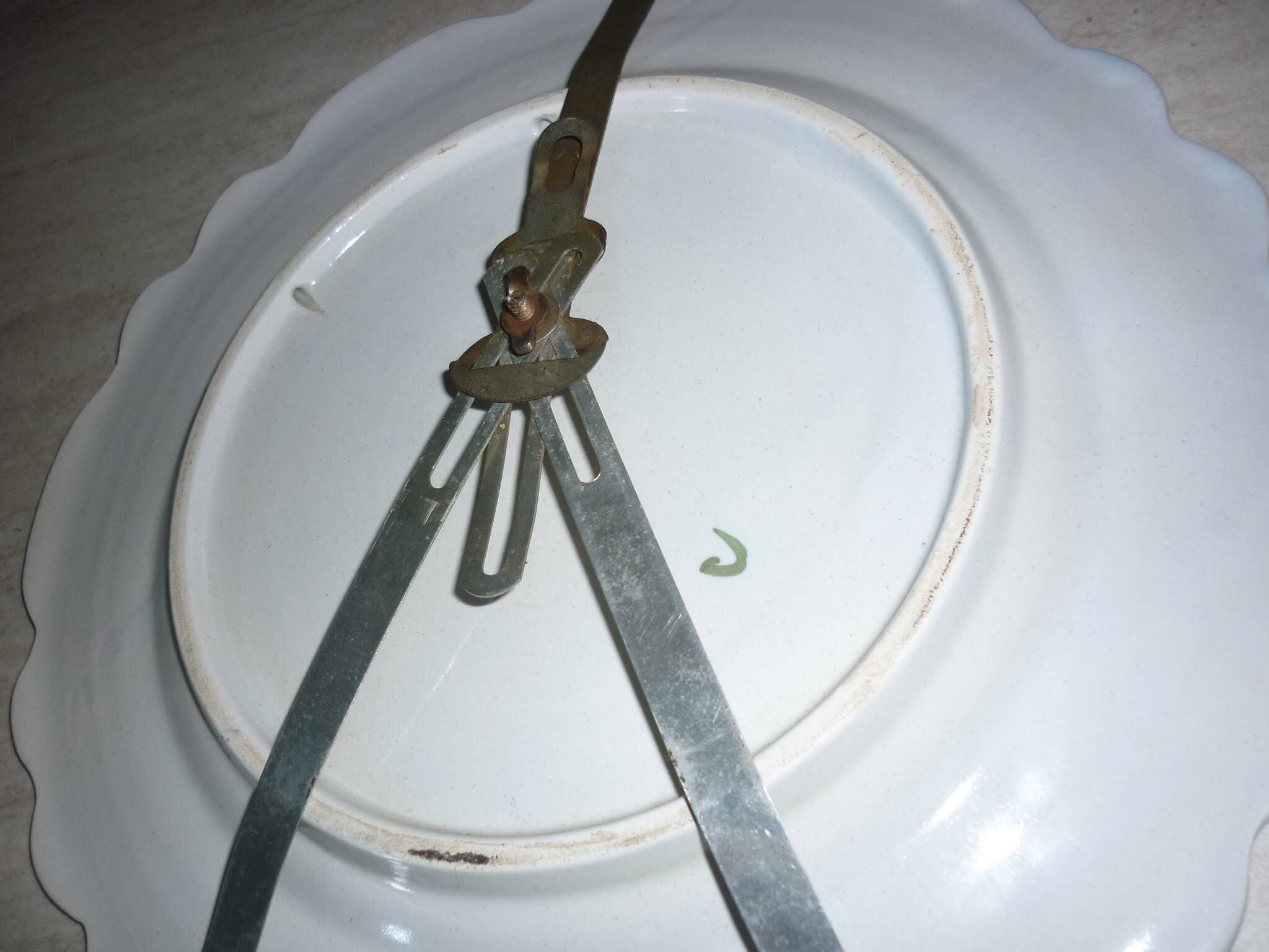 Assiette décorative oiseau et cornes d’abondance en céramique