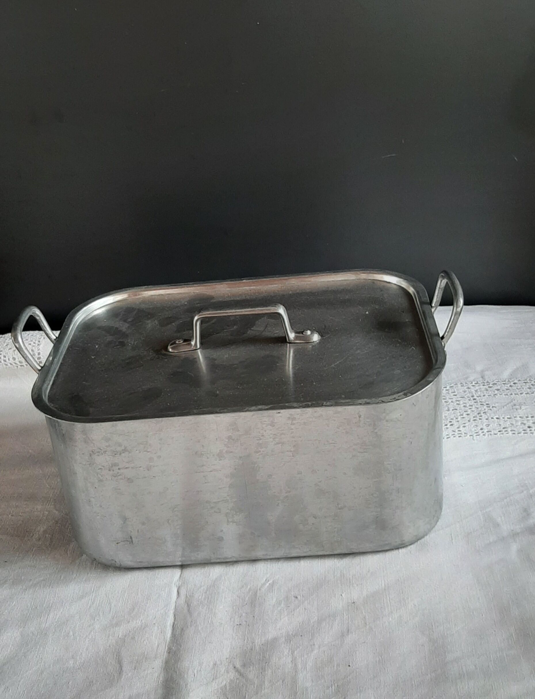 Aluminium fishmonger